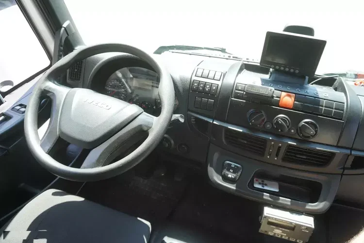 Iveco Eurocargo 100-190 4x2 E6 / Chłodnia / Dhollandia 1, 5 t zdjęcie 23