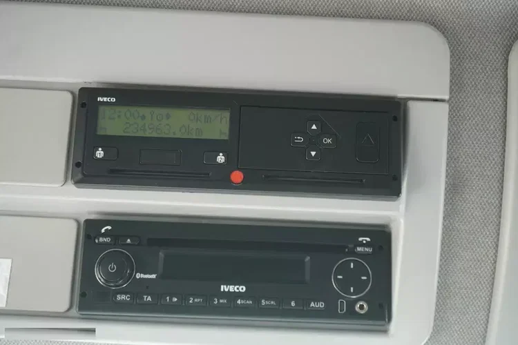Iveco Eurocargo 100-190 4x2 E6 / Chłodnia / Dhollandia 1, 5 t zdjęcie 27