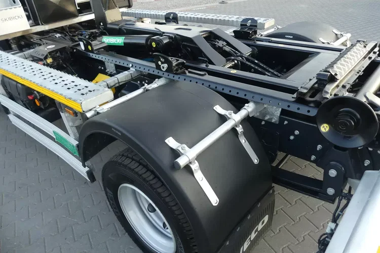 Iveco EUROCARGO 120E-220 / HAKOWIEC / EURO 6 / NISKI PRZEBIEG / MANUAL / zdjęcie 46