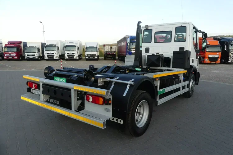 Iveco EUROCARGO 120E-220 / HAKOWIEC / EURO 6 / NISKI PRZEBIEG / MANUAL / zdjęcie 36
