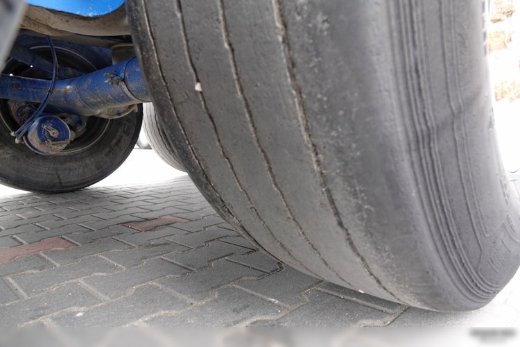 BENALU   WYWROTKA / 26 m3 / ALUMINIOWA / OŚ PODNOSZONA / WAGA: 5 000 KG / ALUFELGI / SPROWADZONA zdjęcie 16