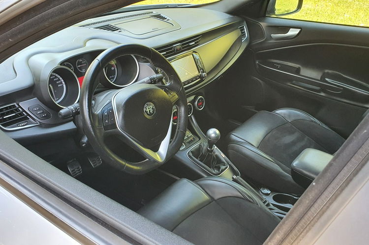 Alfa Romeo Giulietta 2.0 JTDm 150KM # Q2 # Navi # DNA # Climatronic # Skóra # Alkantara zdjęcie 11