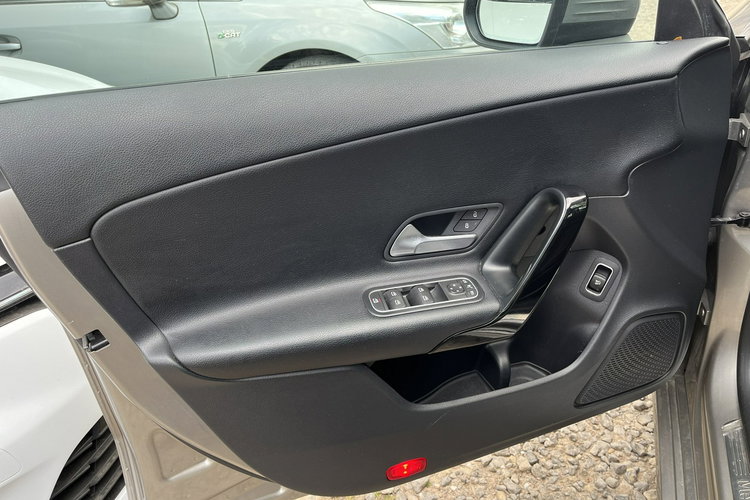 Mercedes CLA 180 1wł 100% Bez wypadek Panorama dac LED FV23% Kamera Stan Idealny zdjęcie 18