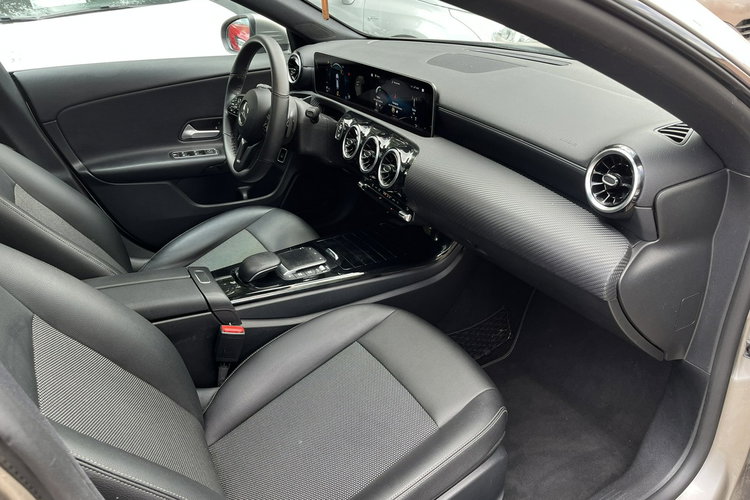 Mercedes CLA 180 1wł 100% Bez wypadek Panorama dac LED FV23% Kamera Stan Idealny zdjęcie 22