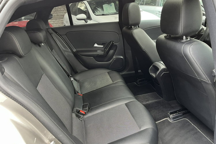 Mercedes CLA 180 1wł 100% Bez wypadek Panorama dac LED FV23% Kamera Stan Idealny zdjęcie 26