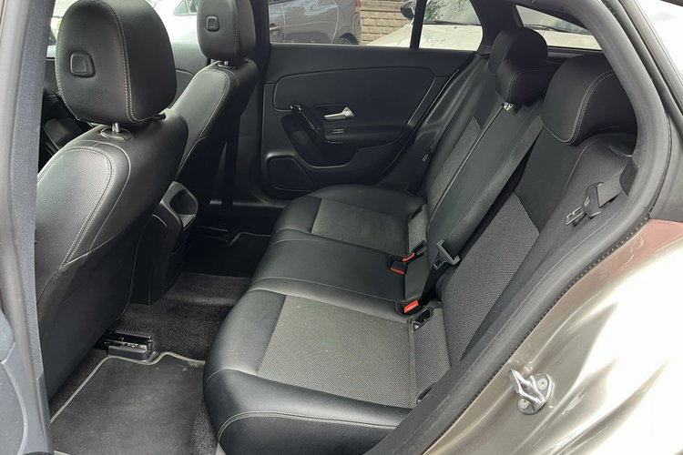 Mercedes CLA 180 1wł 100% Bez wypadek Panorama dac LED FV23% Kamera Stan Idealny zdjęcie 29