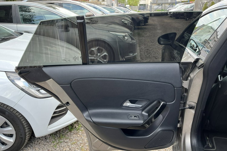 Mercedes CLA 180 1wł 100% Bez wypadek Panorama dac LED FV23% Kamera Stan Idealny zdjęcie 30