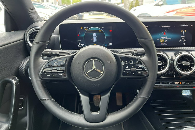 Mercedes CLA 180 1wł 100% Bez wypadek Panorama dac LED FV23% Kamera Stan Idealny zdjęcie 31