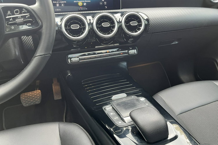 Mercedes CLA 180 1wł 100% Bez wypadek Panorama dac LED FV23% Kamera Stan Idealny zdjęcie 33