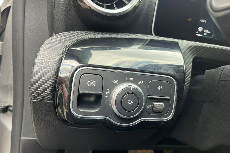 Mercedes CLA 180 1wł 100% Bez wypadek Panorama dac LED FV23% Kamera Stan Idealny zdjęcie 34