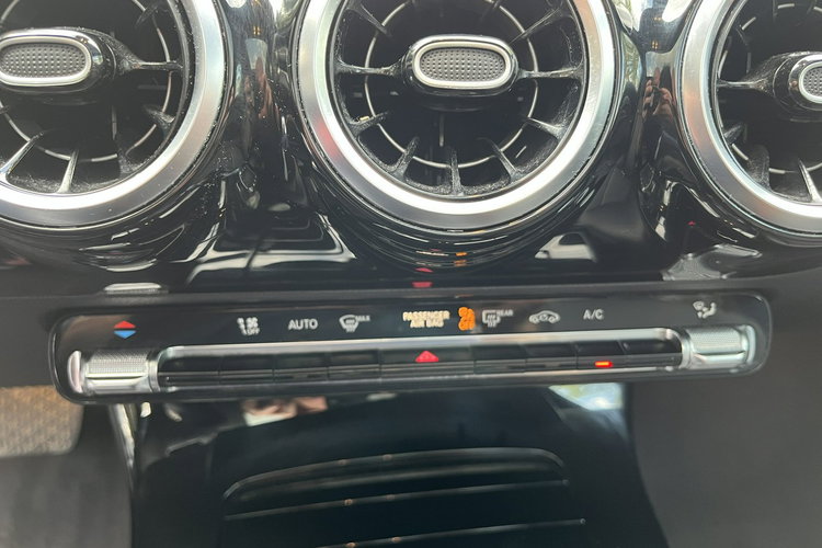 Mercedes CLA 180 1wł 100% Bez wypadek Panorama dac LED FV23% Kamera Stan Idealny zdjęcie 36