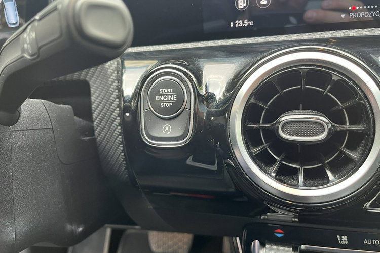 Mercedes CLA 180 1wł 100% Bez wypadek Panorama dac LED FV23% Kamera Stan Idealny zdjęcie 37