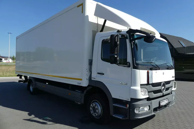 Mercedes ATEGO 1218 / KONTENER 8.20 + WINDA / / zdjęcie 10