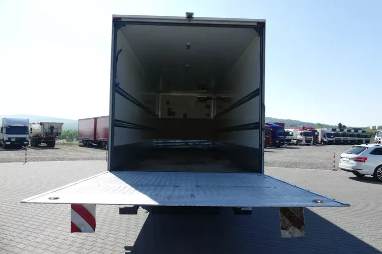 Mercedes ATEGO 1218 / KONTENER 8.20 + WINDA / / zdjęcie 13
