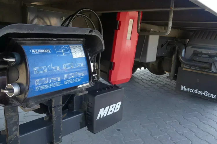 Mercedes ATEGO 1218 / KONTENER 8.20 + WINDA / / zdjęcie 15