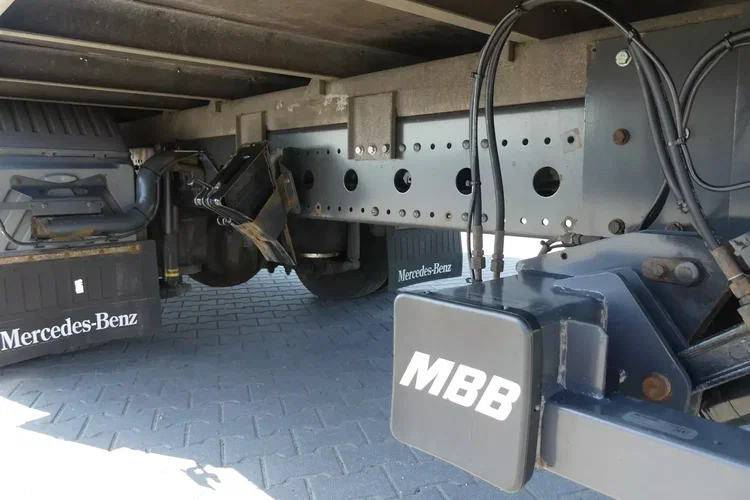 Mercedes ATEGO 1218 / KONTENER 8.20 + WINDA / / zdjęcie 17