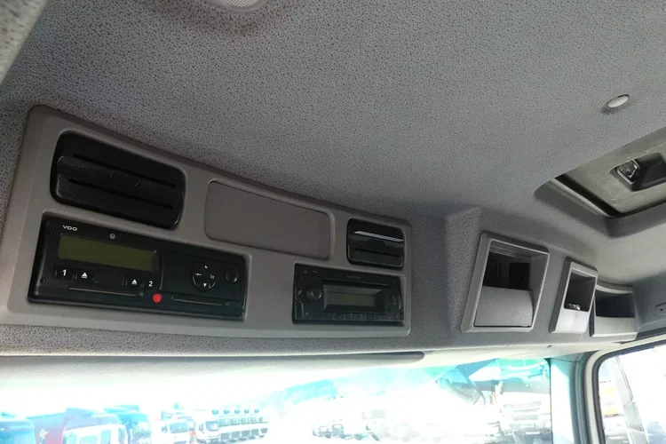 Mercedes ATEGO 1218 / KONTENER 8.20 + WINDA / / zdjęcie 32