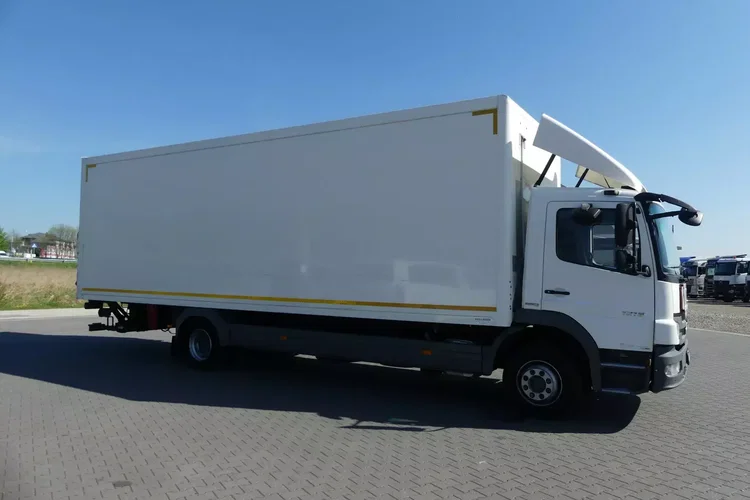 Mercedes ATEGO 1218 / KONTENER 8.20 + WINDA / / zdjęcie 9