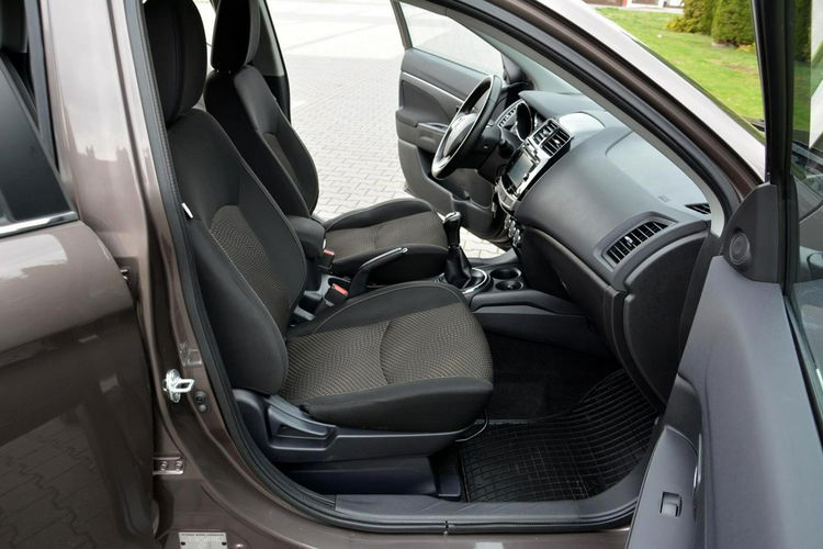Mitsubishi ASX 1.6 ben (117 KM) Lift Kamera Klimatronic Grzane fotele ALU 17 zdjęcie 16