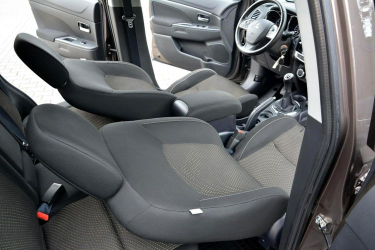 Mitsubishi ASX 1.6 ben (117 KM) Lift Kamera Klimatronic Grzane fotele ALU 17 zdjęcie 18