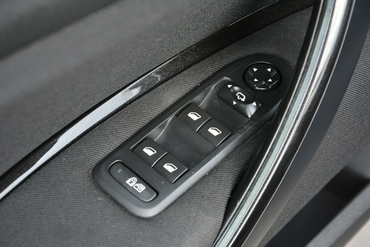 Citroen C5 Exclusive Skóry Bi-Xenon Ledy Navi Kamera Masaże Hydro z Niemiec zdjęcie 29