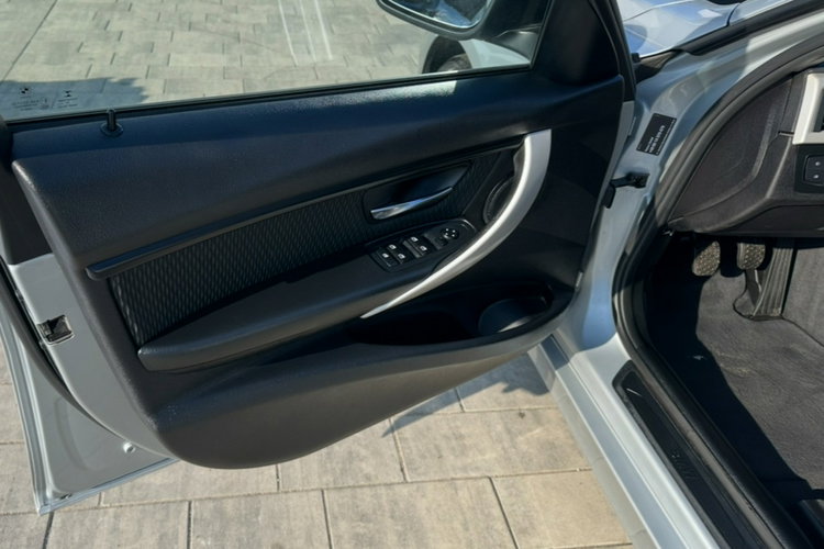 BMW 320 Bardzo zadbana - bezwypadkowa zdjęcie 17