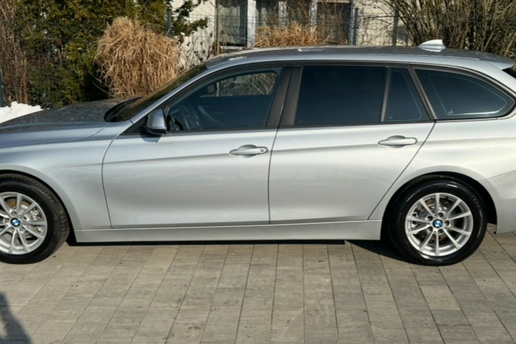 BMW 320 Bardzo zadbana - bezwypadkowa zdjęcie 4