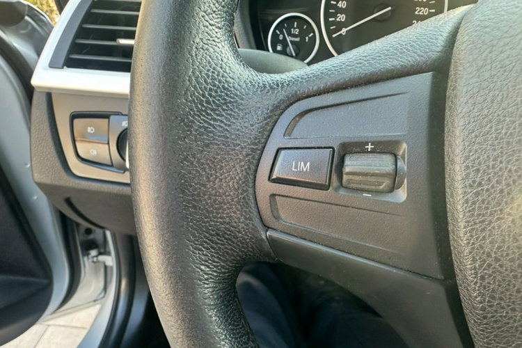 BMW 320 Bardzo zadbana - bezwypadkowa zdjęcie 6