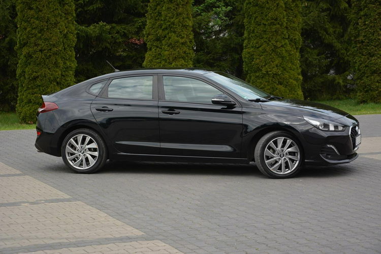 Hyundai i30 Fastback Navi Ledy Grzana Kierownica Asysten pasa 1-ręce ASO zdjęcie 11