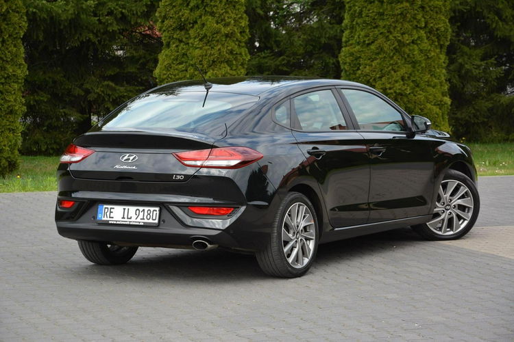 Hyundai i30 Fastback Navi Ledy Grzana Kierownica Asysten pasa 1-ręce ASO zdjęcie 12