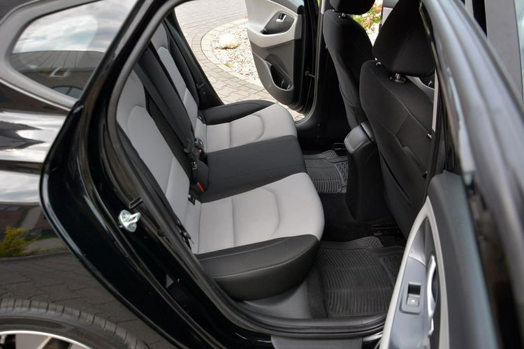 Hyundai i30 Fastback Navi Ledy Grzana Kierownica Asysten pasa 1-ręce ASO zdjęcie 15