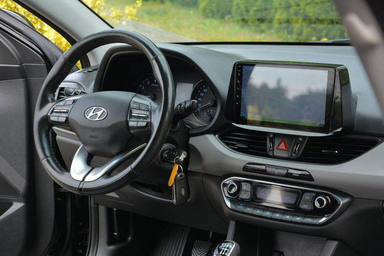 Hyundai i30 Fastback Navi Ledy Grzana Kierownica Asysten pasa 1-ręce ASO zdjęcie 20