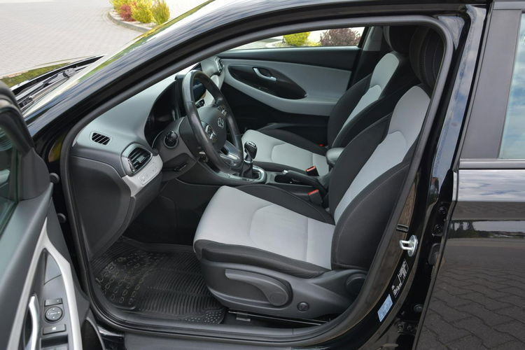 Hyundai i30 Fastback Navi Ledy Grzana Kierownica Asysten pasa 1-ręce ASO zdjęcie 21