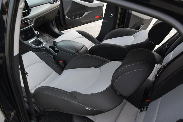 Hyundai i30 Fastback Navi Ledy Grzana Kierownica Asysten pasa 1-ręce ASO zdjęcie 23