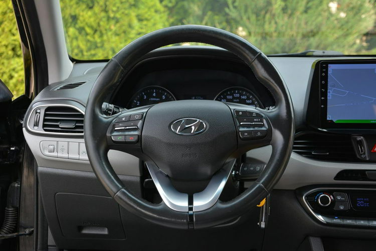Hyundai i30 Fastback Navi Ledy Grzana Kierownica Asysten pasa 1-ręce ASO zdjęcie 25