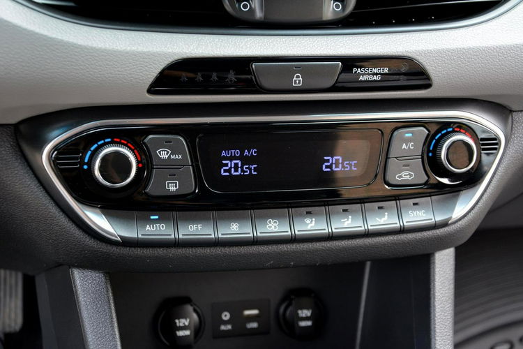 Hyundai i30 Fastback Navi Ledy Grzana Kierownica Asysten pasa 1-ręce ASO zdjęcie 30