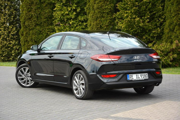 Hyundai i30 Fastback Navi Ledy Grzana Kierownica Asysten pasa 1-ręce ASO zdjęcie 6