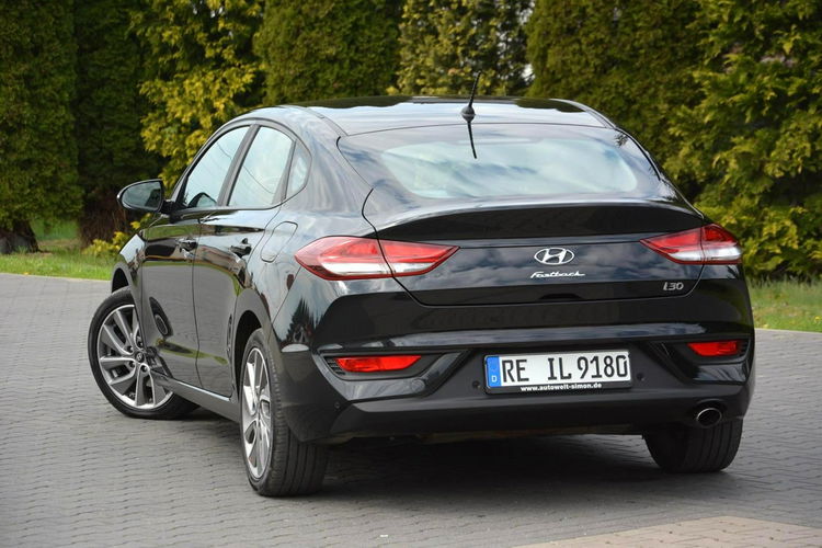 Hyundai i30 Fastback Navi Ledy Grzana Kierownica Asysten pasa 1-ręce ASO zdjęcie 7