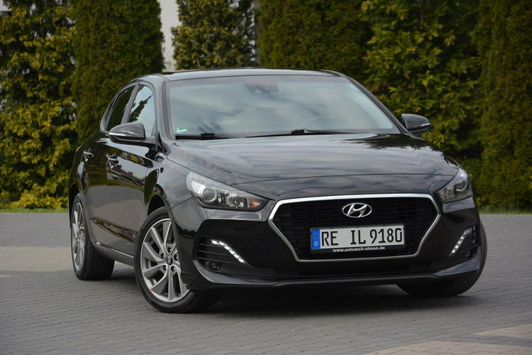 Hyundai i30 Fastback Navi Ledy Grzana Kierownica Asysten pasa 1-ręce ASO zdjęcie 8