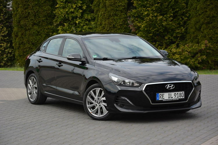 Hyundai i30 Fastback Navi Ledy Grzana Kierownica Asysten pasa 1-ręce ASO zdjęcie 9