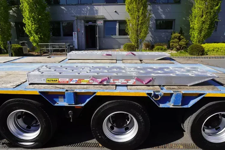 GOLDHOFER STZ-L6-62/80 / 6 osi / 61 t ładowności / Odstępstwa zdjęcie 18