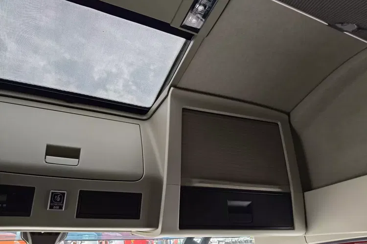 Volvo FH4 500 / AUTOMAT / LOW DECK / ACC / I-SHIFT / TV / zdjęcie 27