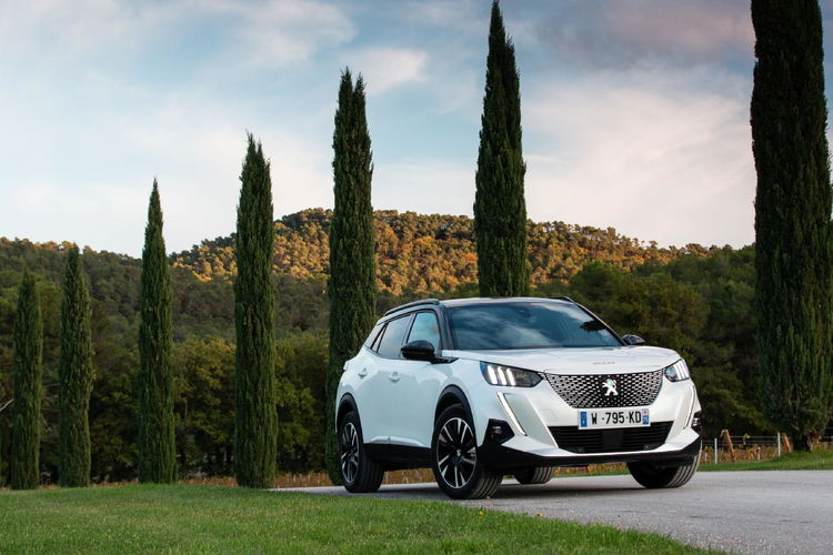 PEUGEOT 2008 1.2 PureTech GT S&S EAT8 zdjęcie 2