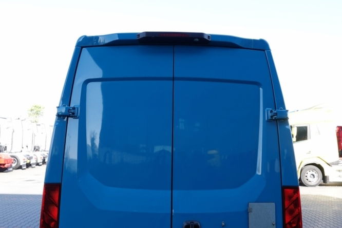 Iveco DAILY 2.3 D / BLASZAK / 2021 ROK / SPROWADZONY / PO KONTRAKCIE SERWISOWYM zdjęcie 15