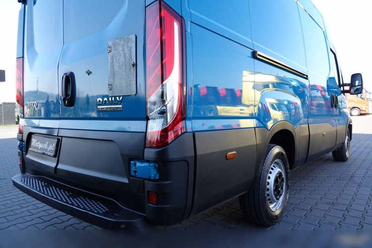 Iveco DAILY 2.3 D / BLASZAK / 2021 ROK / SPROWADZONY / PO KONTRAKCIE SERWISOWYM zdjęcie 16