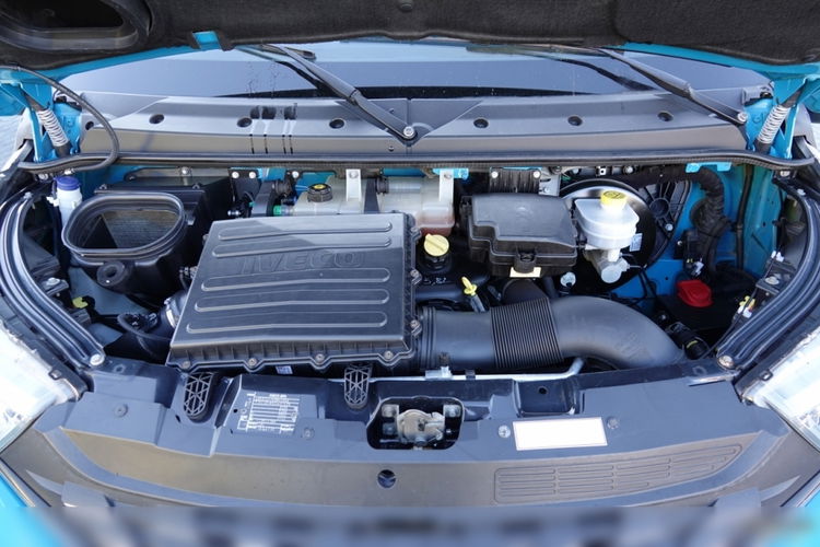 Iveco DAILY 2.3 D / BLASZAK / 2021 ROK / SPROWADZONY / PO KONTRAKCIE SERWISOWYM zdjęcie 26