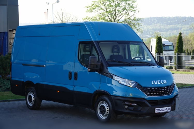 Iveco DAILY 2.3 D / BLASZAK / 2021 ROK / SPROWADZONY / PO KONTRAKCIE SERWISOWYM zdjęcie 2