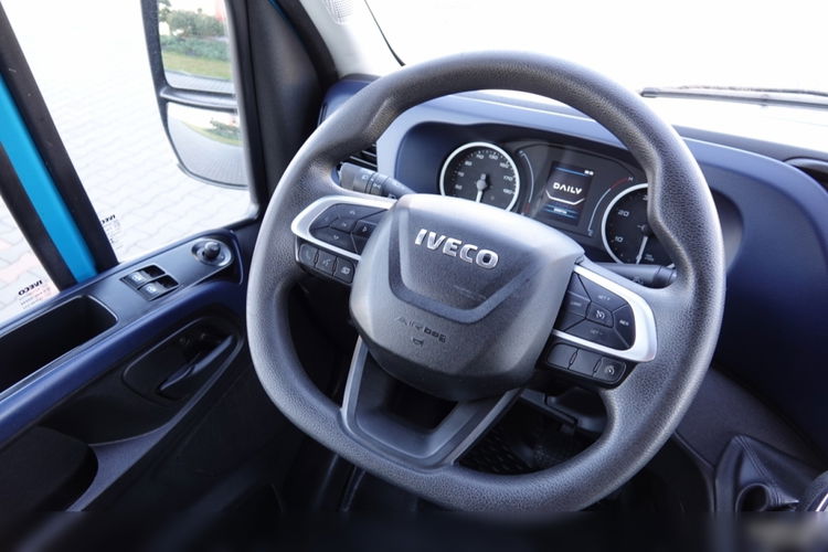 Iveco DAILY 2.3 D / BLASZAK / 2021 ROK / SPROWADZONY / PO KONTRAKCIE SERWISOWYM zdjęcie 34