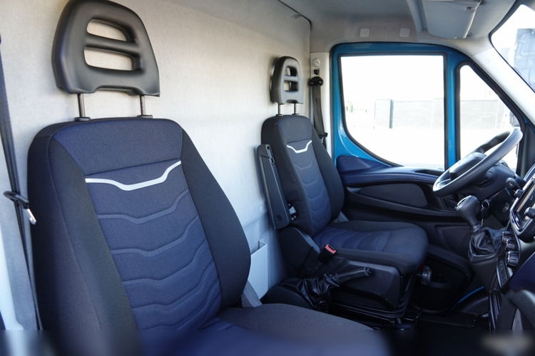 Iveco DAILY 2.3 D / BLASZAK / 2021 ROK / SPROWADZONY / PO KONTRAKCIE SERWISOWYM zdjęcie 39