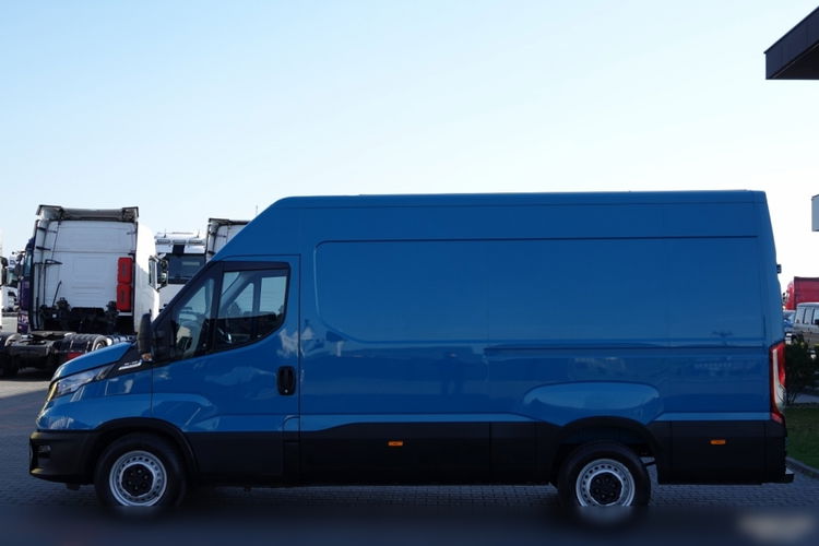 Iveco DAILY 2.3 D / BLASZAK / 2021 ROK / SPROWADZONY / PO KONTRAKCIE SERWISOWYM zdjęcie 7